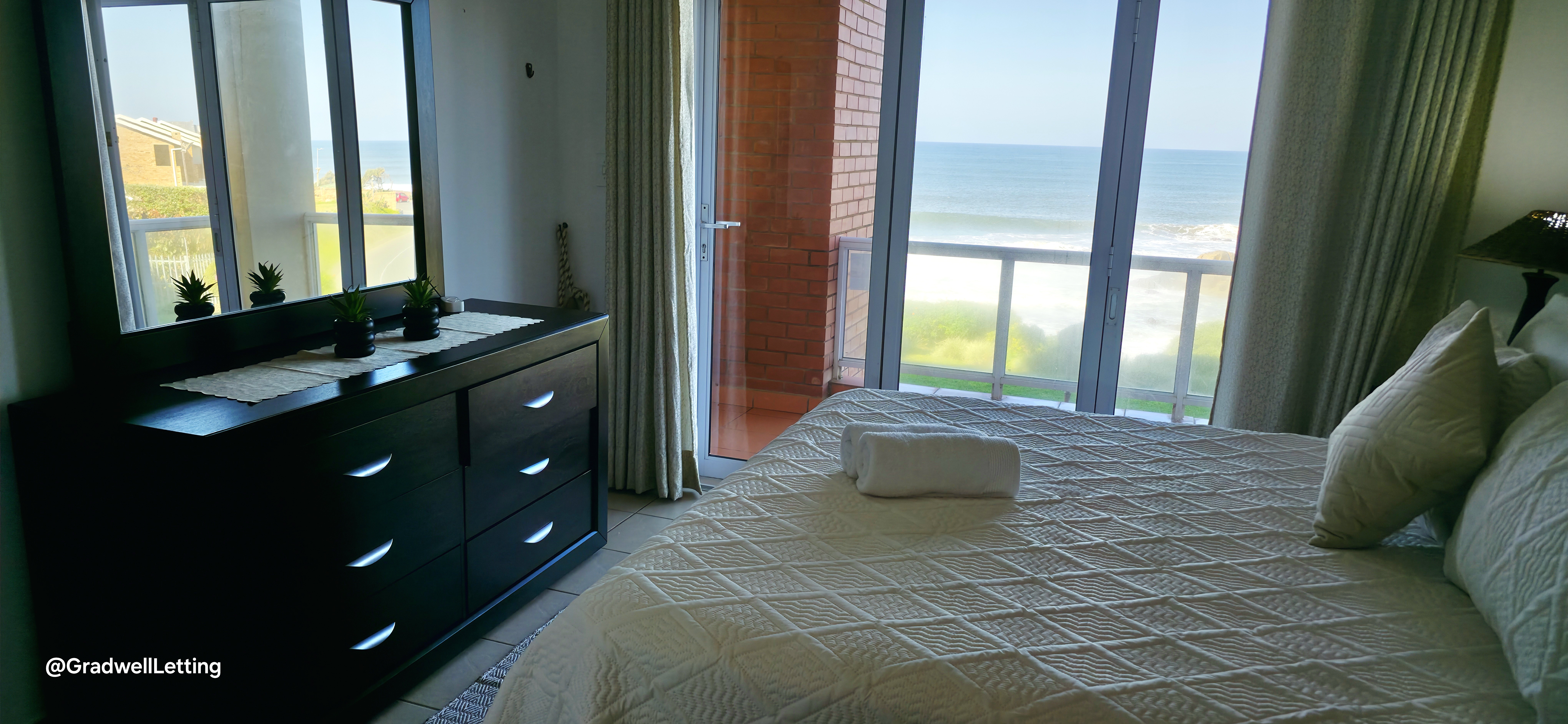 Main bedroom angle 2 – Balooga 13