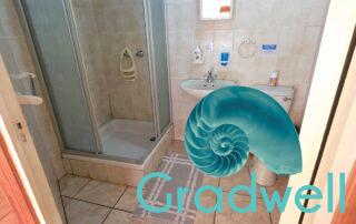 Upstairs bathroom – Sunnyrock Family Unit