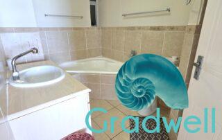 Main bed en suite bathroom – Santorini 103A