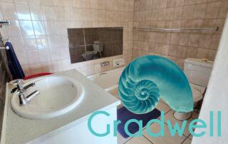 Main bed en-suite bathroom – Seabrook 403
