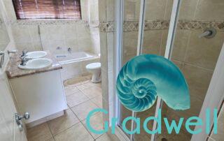 Main bed en-suite bathroom – Le Touessrok 32