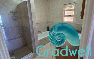 Second bathroom Rayvin 9