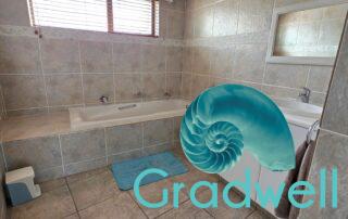 2nd Bathroom bath & basin – Le Touessrok 35